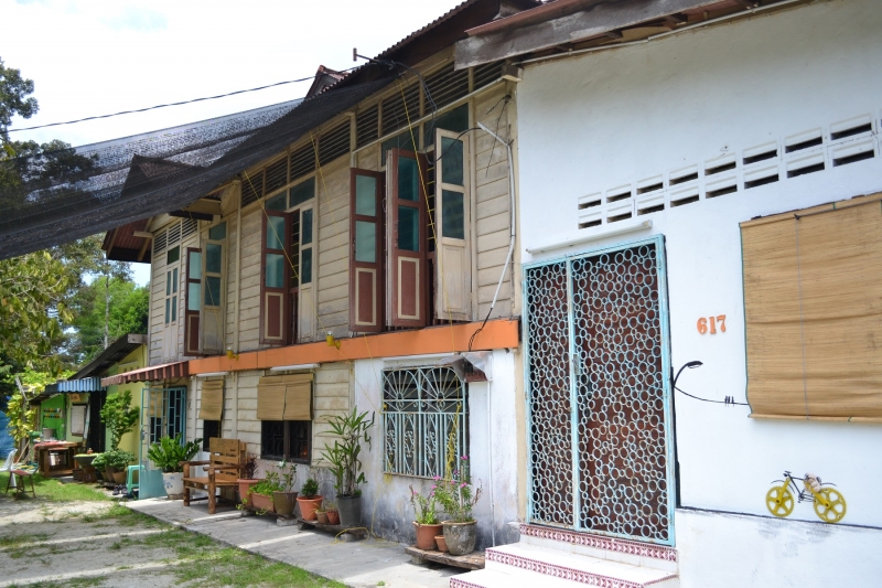 Titi Teras Village House – Balik Pulau