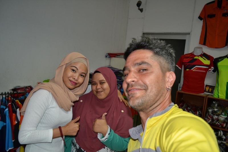 Padang Besar – Two lovely and friendly girls